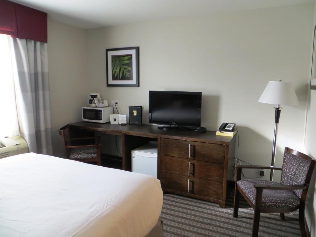 Super 8 By Wyndham Saskatoon Near Downtown Hotell Exteriör bild