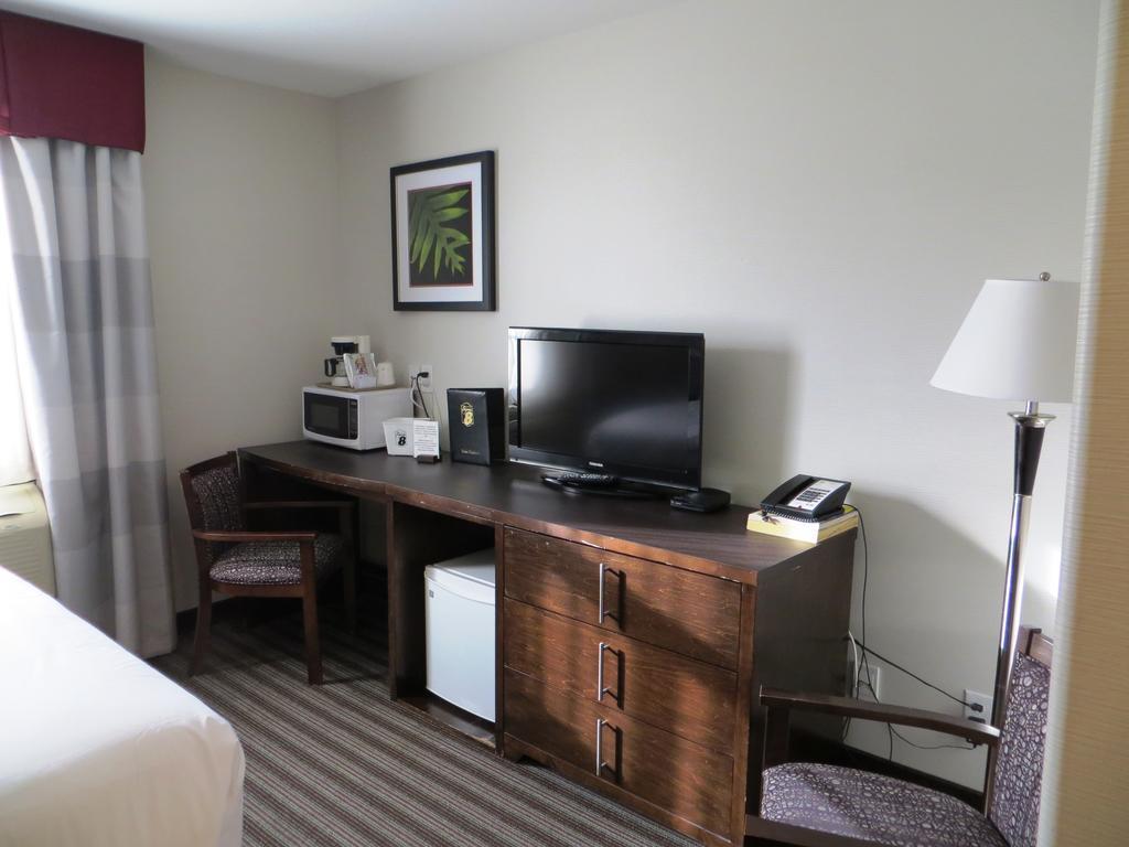 Super 8 By Wyndham Saskatoon Near Downtown Hotell Exteriör bild