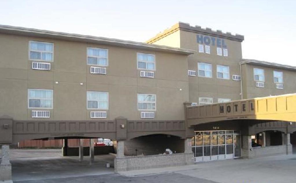Super 8 By Wyndham Saskatoon Near Downtown Hotell Exteriör bild